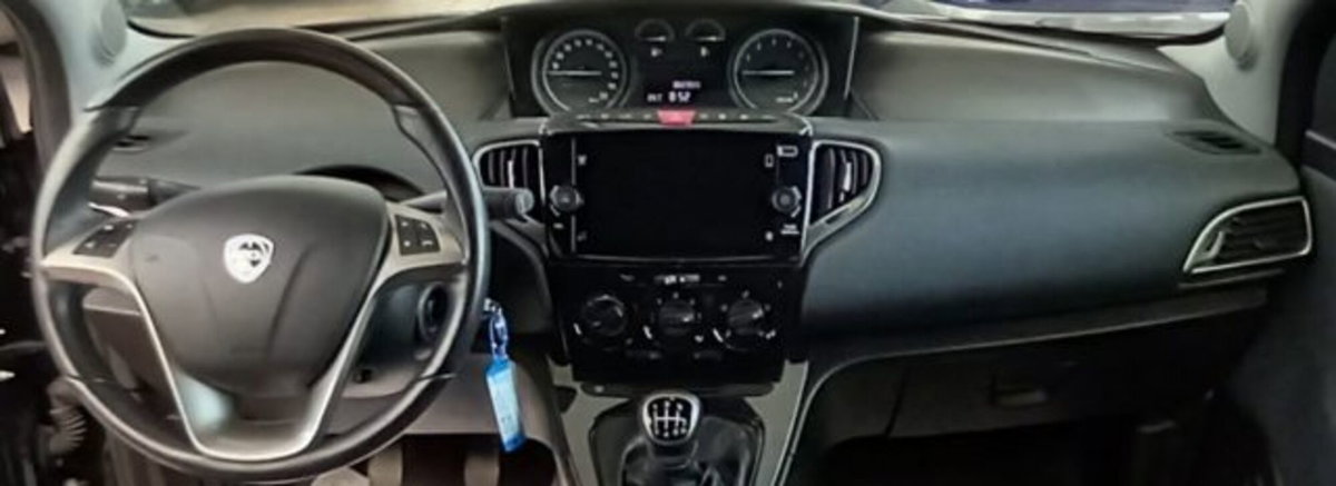 Lancia Ypsilon 1.0 FireFly 5 porte S&S Hybrid Ecochic Gold (12)