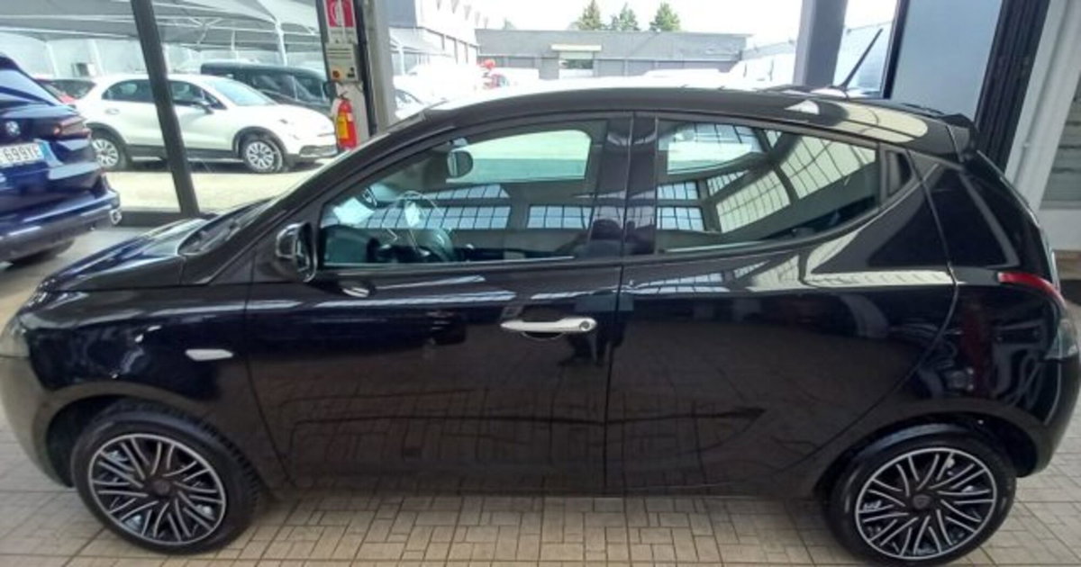 Lancia Ypsilon 1.0 FireFly 5 porte S&S Hybrid Ecochic Gold (3)