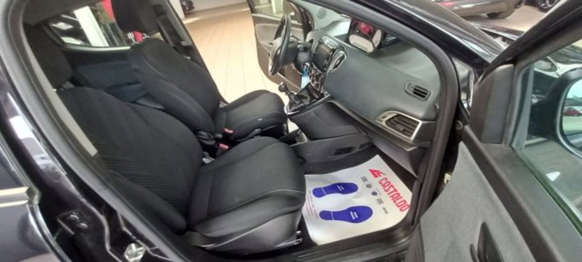 Lancia Ypsilon 1.0 FireFly 5 porte S&S Hybrid Ecochic Gold (9)