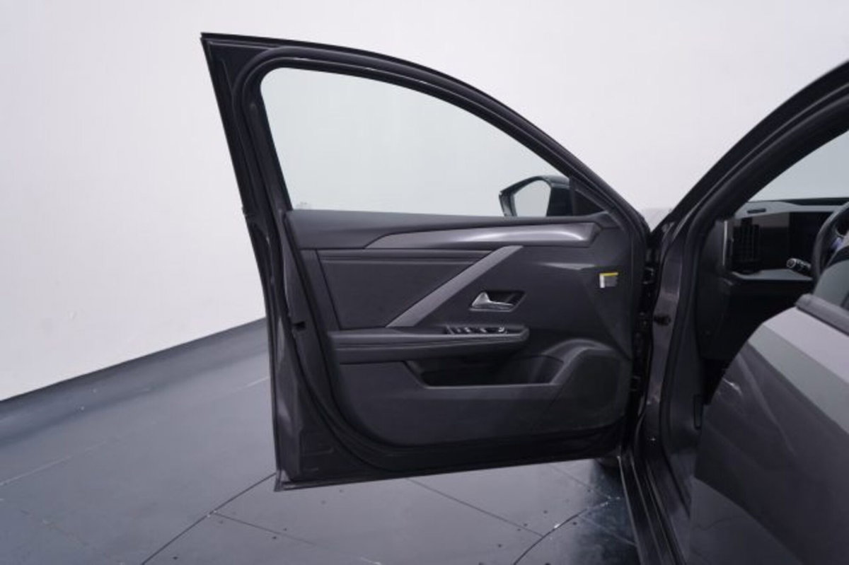 Opel Astra 1.2 Turbo 130 CV GS Line (9)