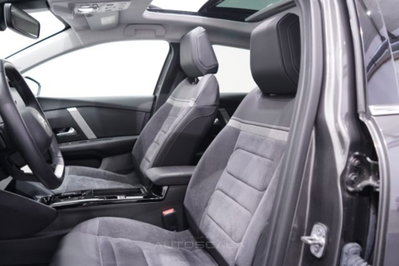 Citroen C4 PureTech 130 S&S EAT8 Shine (11)