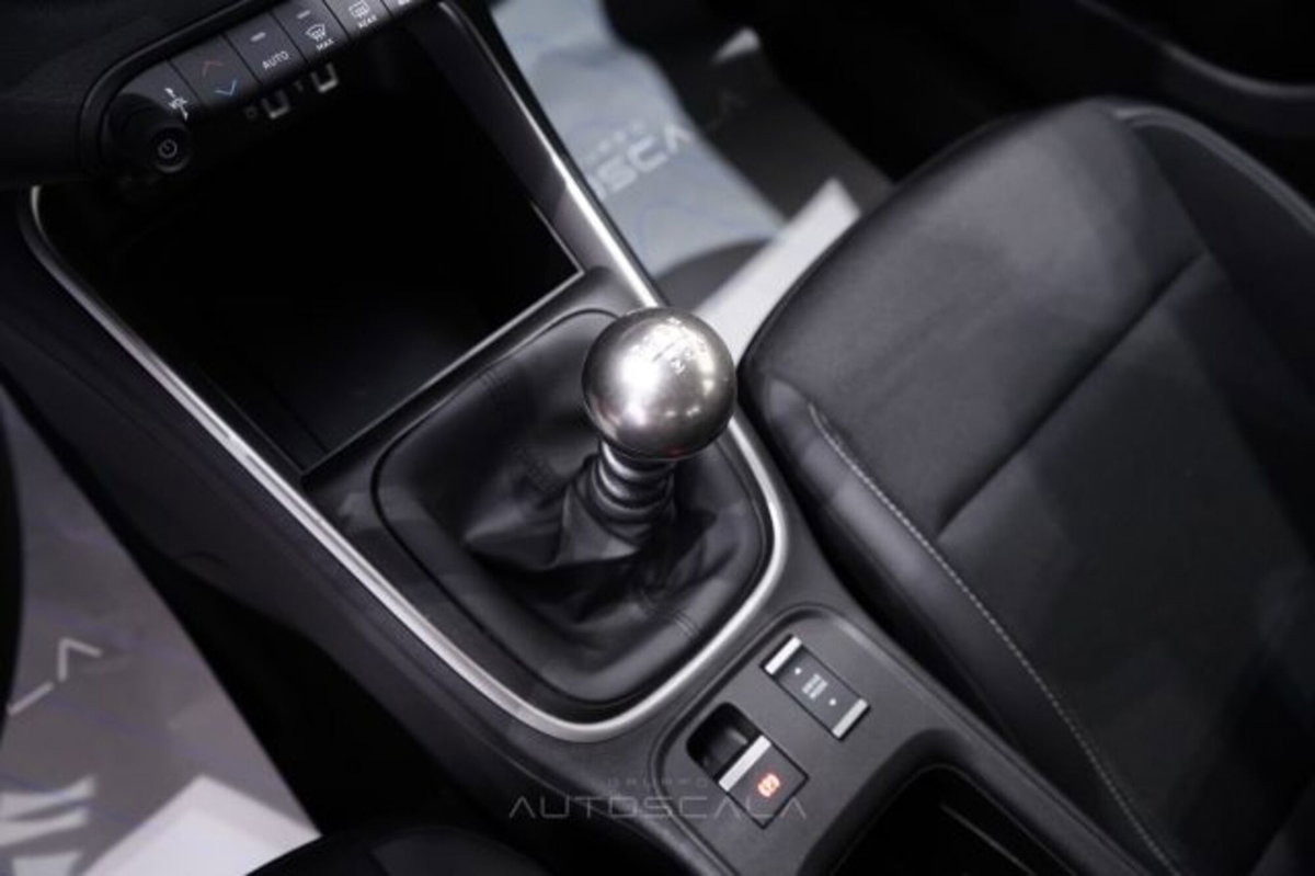 Jeep Avenger 1.2 turbo Altitude fwd 100cv (16)