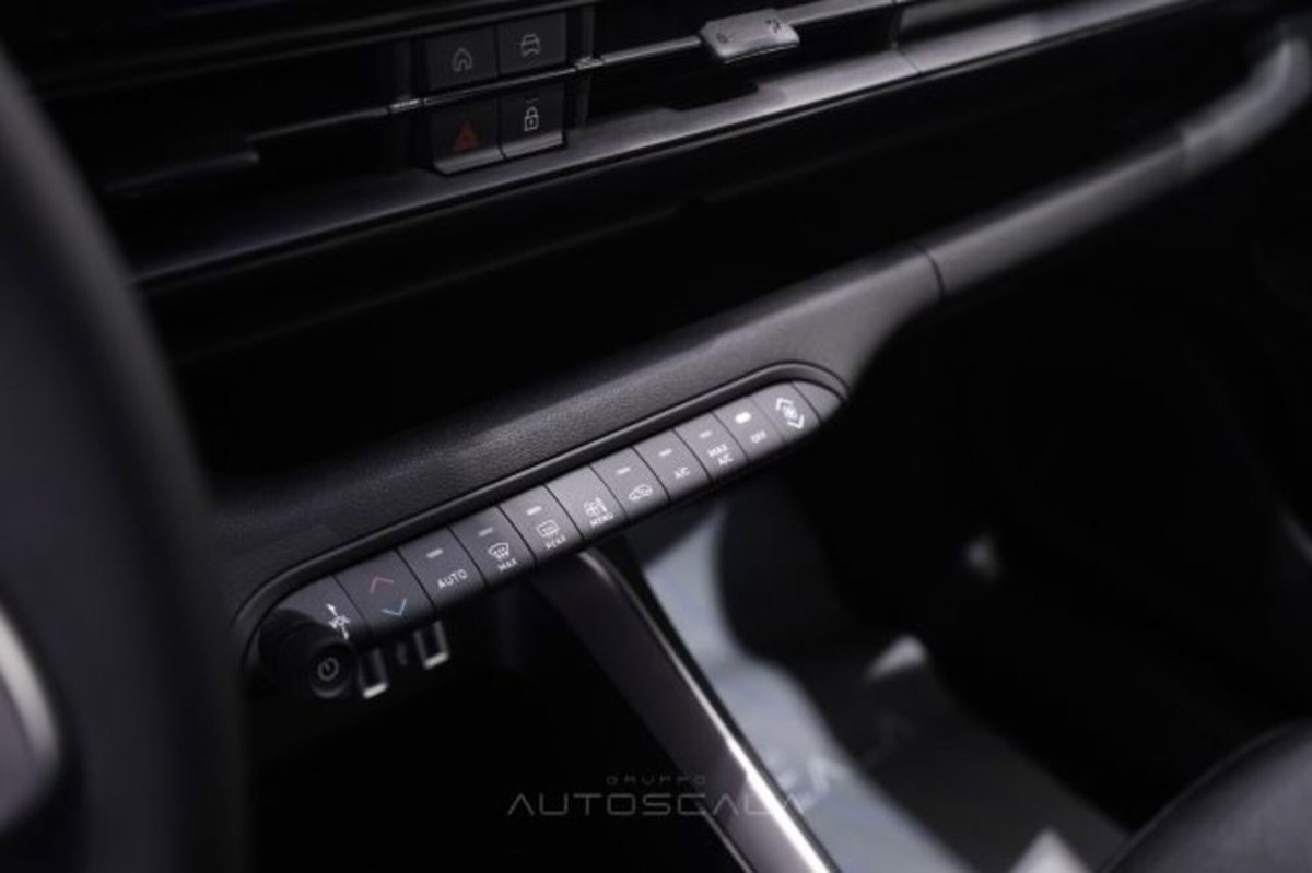 Jeep Avenger 1.2 turbo Altitude fwd 100cv (17)