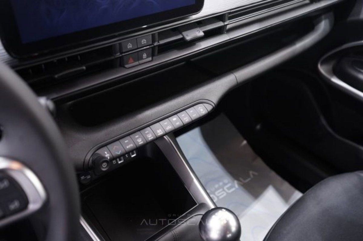 Jeep Avenger 1.2 turbo Altitude fwd 100cv (14)