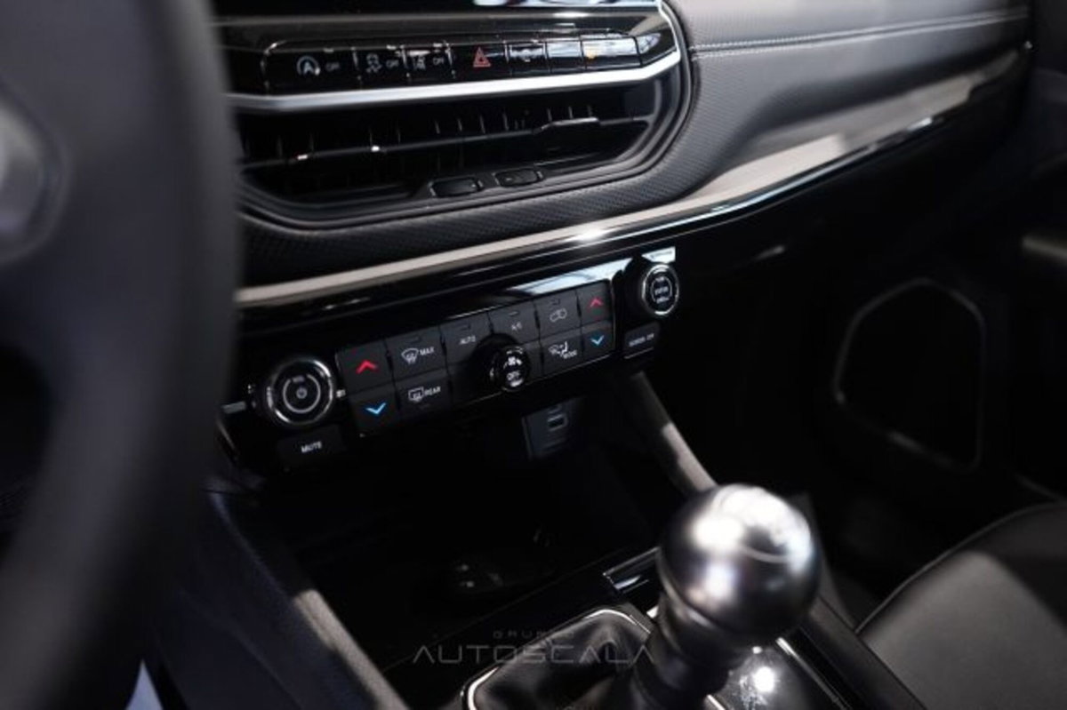 Jeep Compass 1.3 Turbo T4 2WD Night Eagle (11)