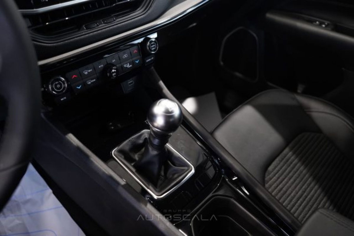 Jeep Compass 1.3 Turbo T4 2WD Night Eagle (13)