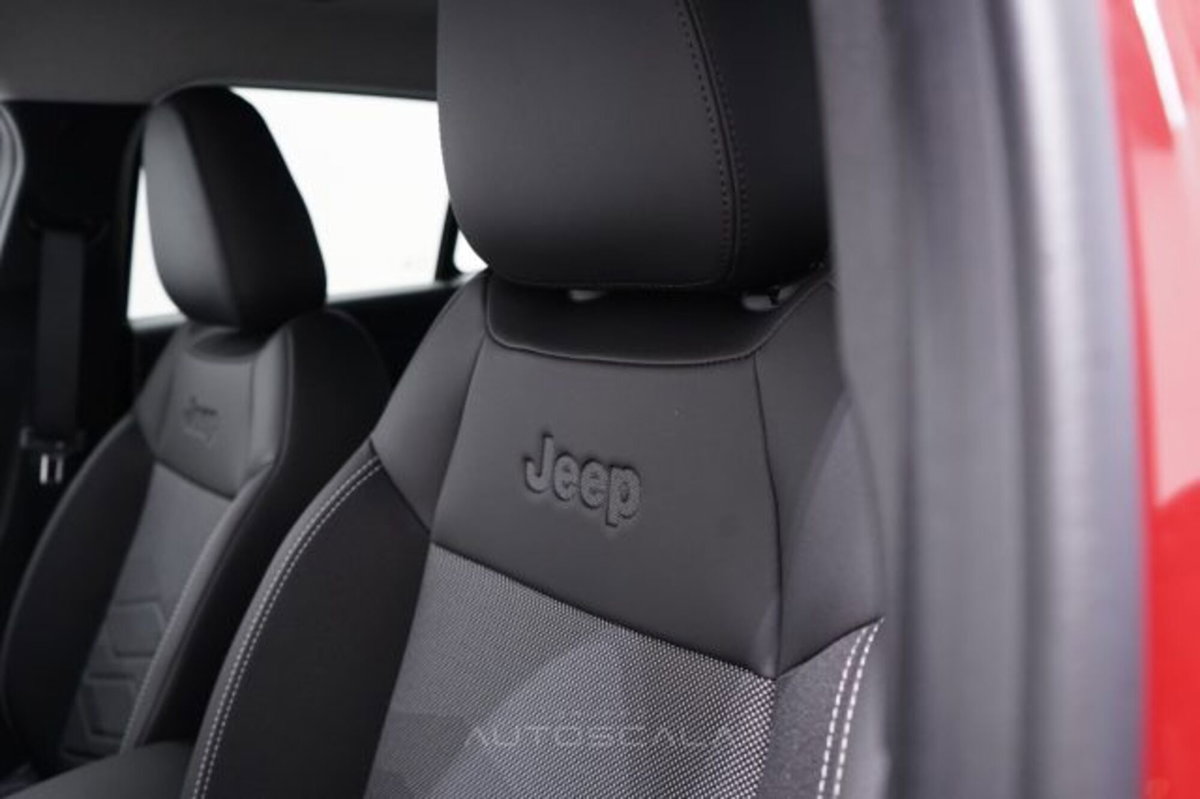 Jeep Avenger 1.2 turbo Summit fwd 100cv (12)