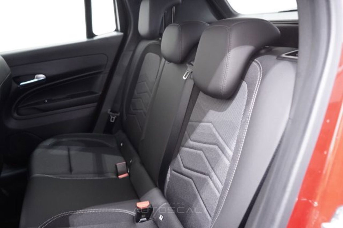 Jeep Avenger 1.2 turbo Summit fwd 100cv (20)