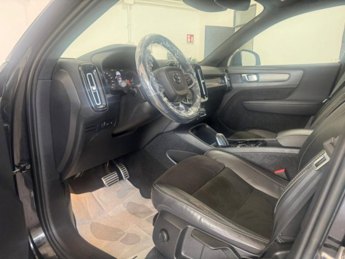 Volvo XC40 T5 Recharge Plug-in Hybrid R-design (10)