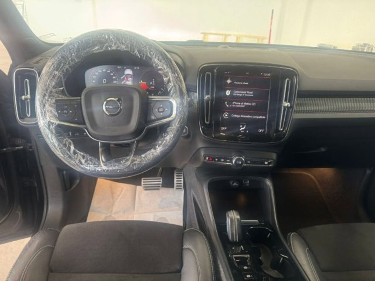 Volvo XC40 T5 Recharge Plug-in Hybrid R-design (14)