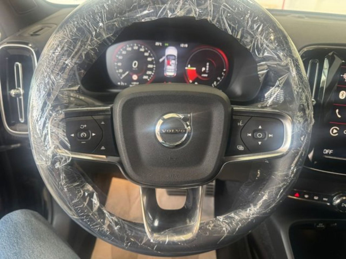 Volvo XC40 T5 Recharge Plug-in Hybrid R-design (16)