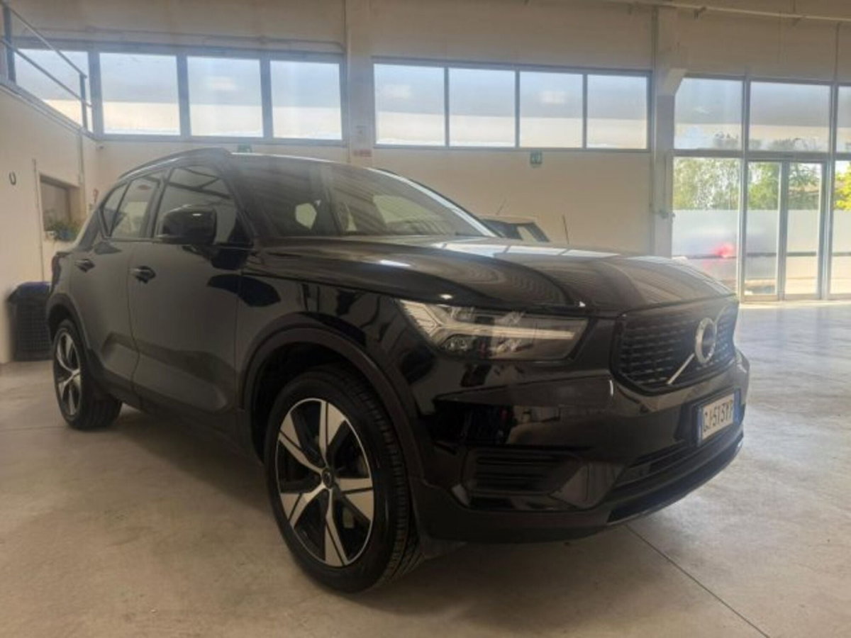 Volvo XC40 T5 Recharge Plug-in Hybrid R-design (2)