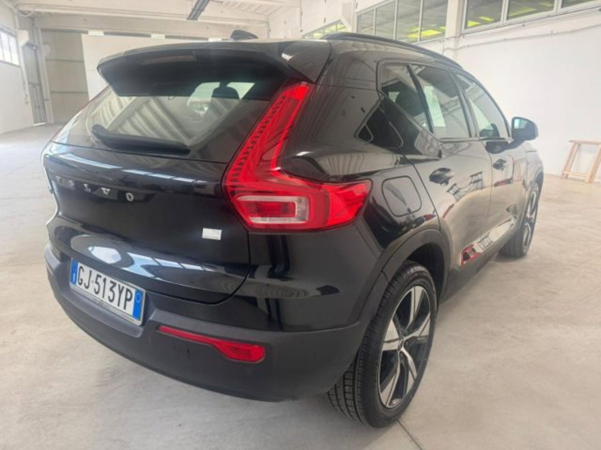 Volvo XC40 T5 Recharge Plug-in Hybrid R-design (3)