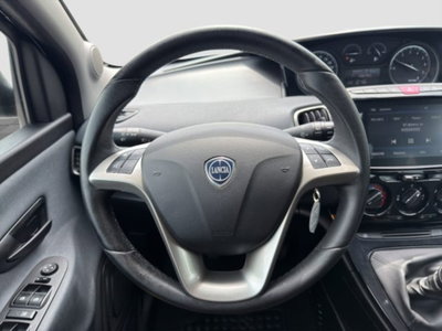 Lancia Ypsilon 1.0 FireFly 5 porte S&S Hybrid Ecochic A. Ferretti (13)