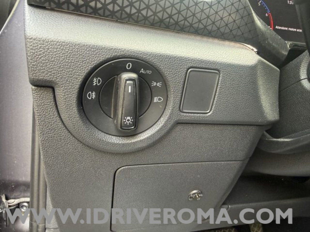 Volkswagen T-Cross 1.0 TSI 110 CV DSG Advanced (13)