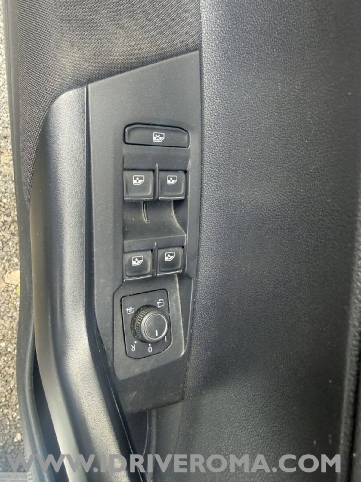 Volkswagen Polo 1.0 tsi Style 95cv (12)