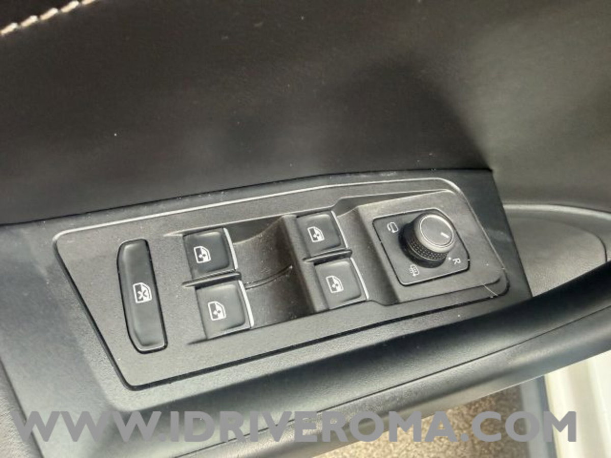 Volkswagen T-Roc 1.0 TSI Style (10)