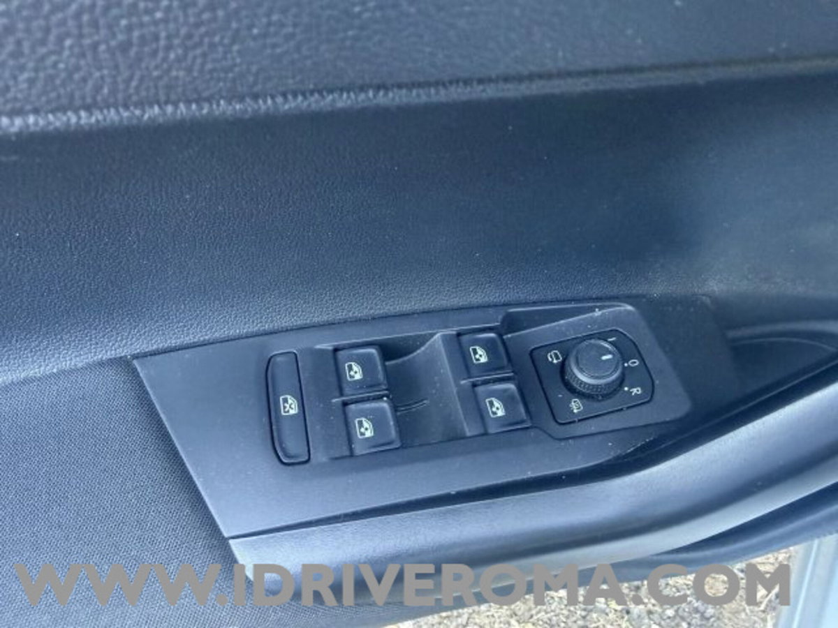 Volkswagen Polo 1.0 tsi Life 95cv (13)