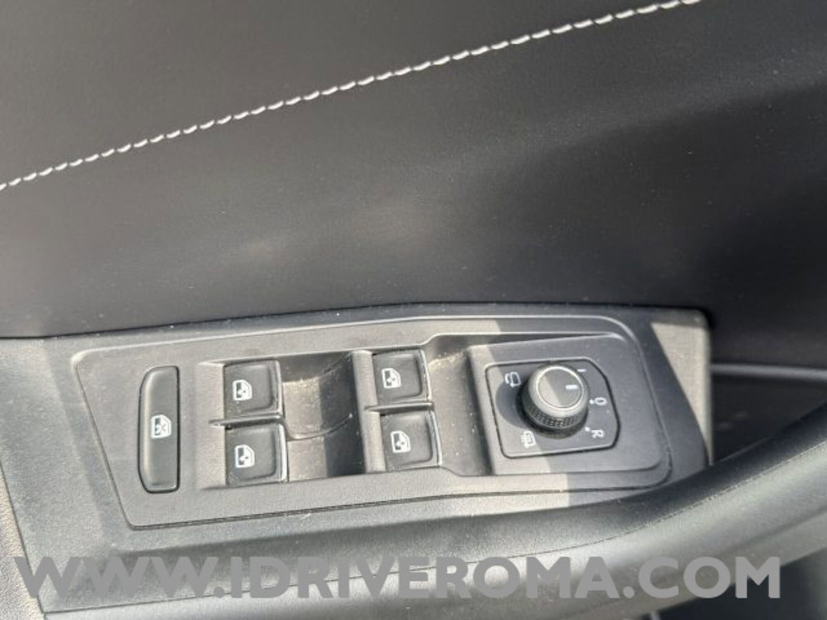 Volkswagen T-Roc 1.0 TSI Style (9)