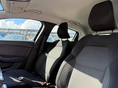 Renault Clio Full Hybrid E-Tech 140 CV 5 porte Initiale Paris (15)