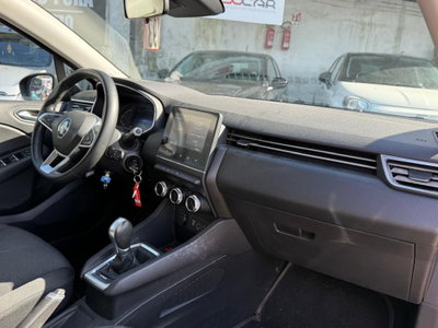 Renault Clio Full Hybrid E-Tech 140 CV 5 porte Initiale Paris (18)