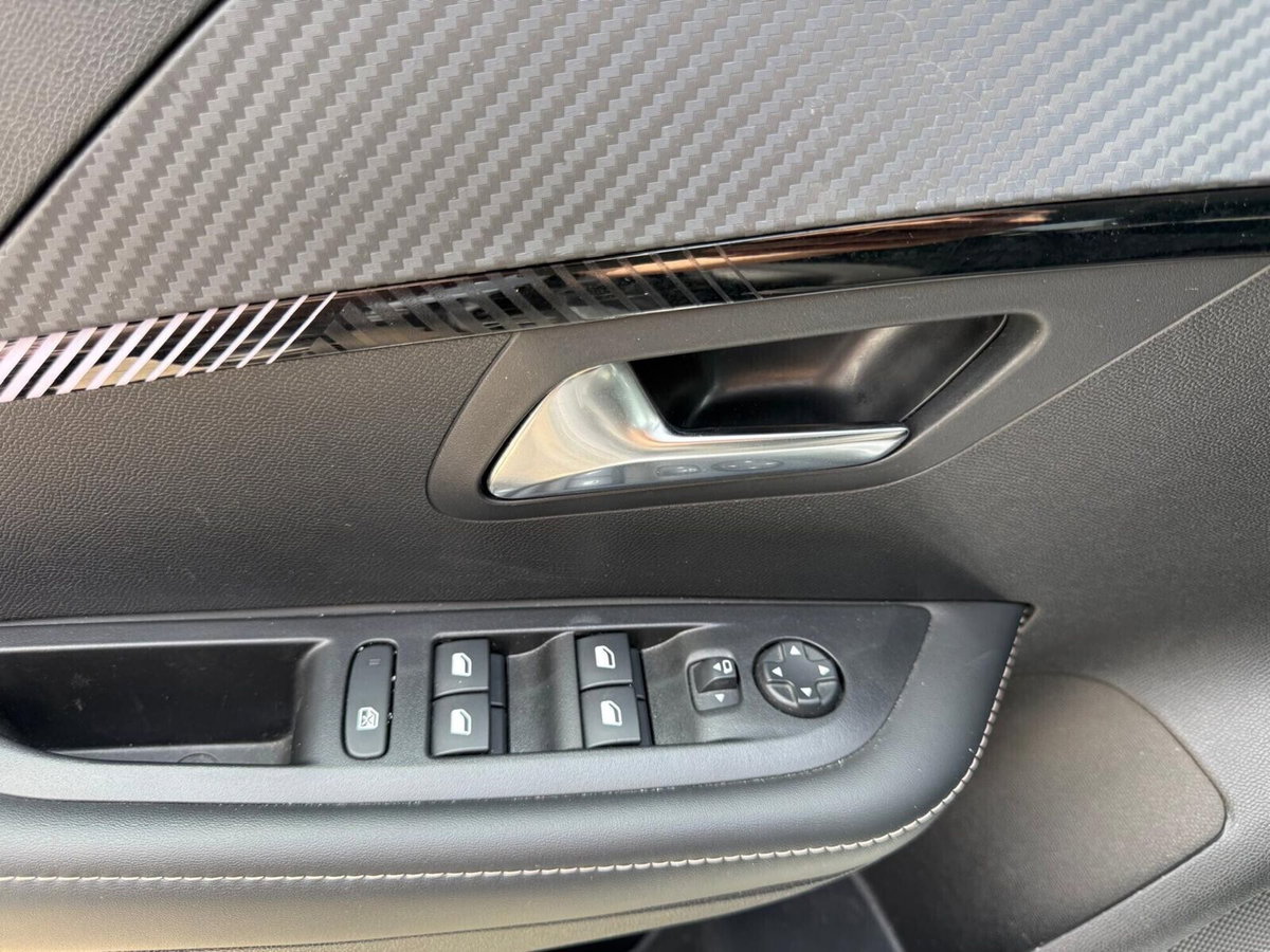 Peugeot 208 PureTech 100 Stop&Start 5 porte Allure (17)