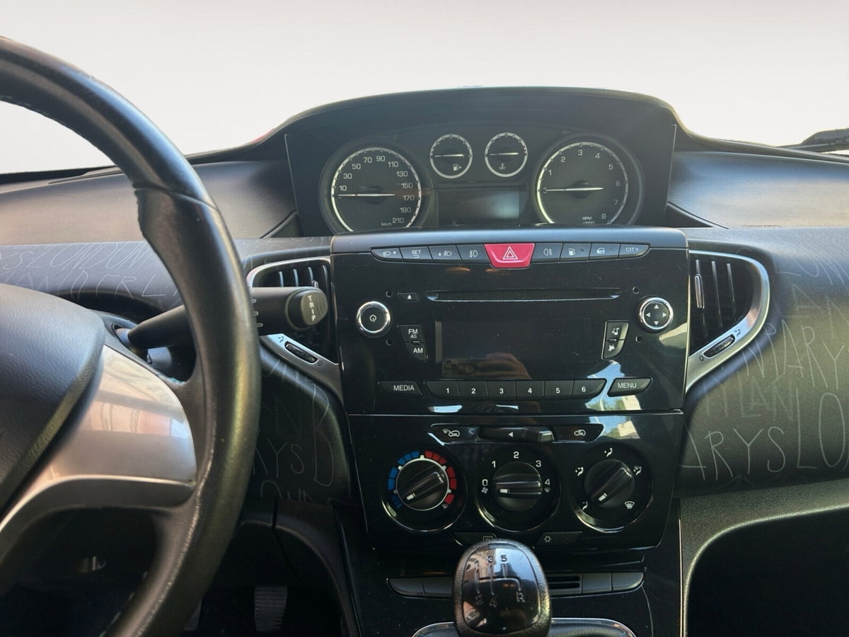 Lancia Ypsilon 1.2 69 CV 5 porte GPL Ecochic Elefantino (12)