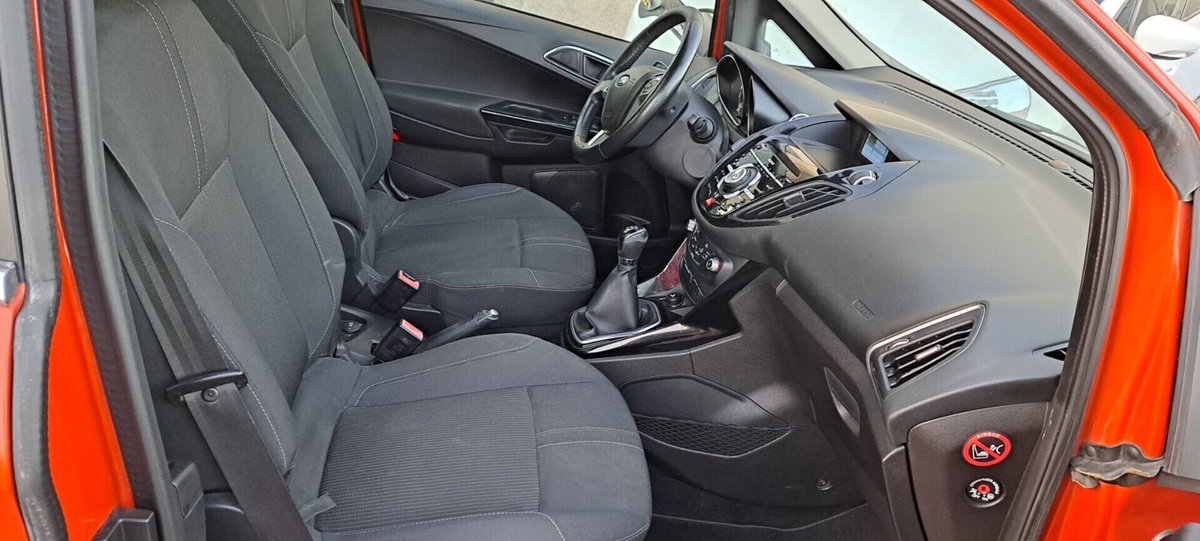 Ford B-Max B-Max 1.6 TDCi 95 CV Titanium (18)