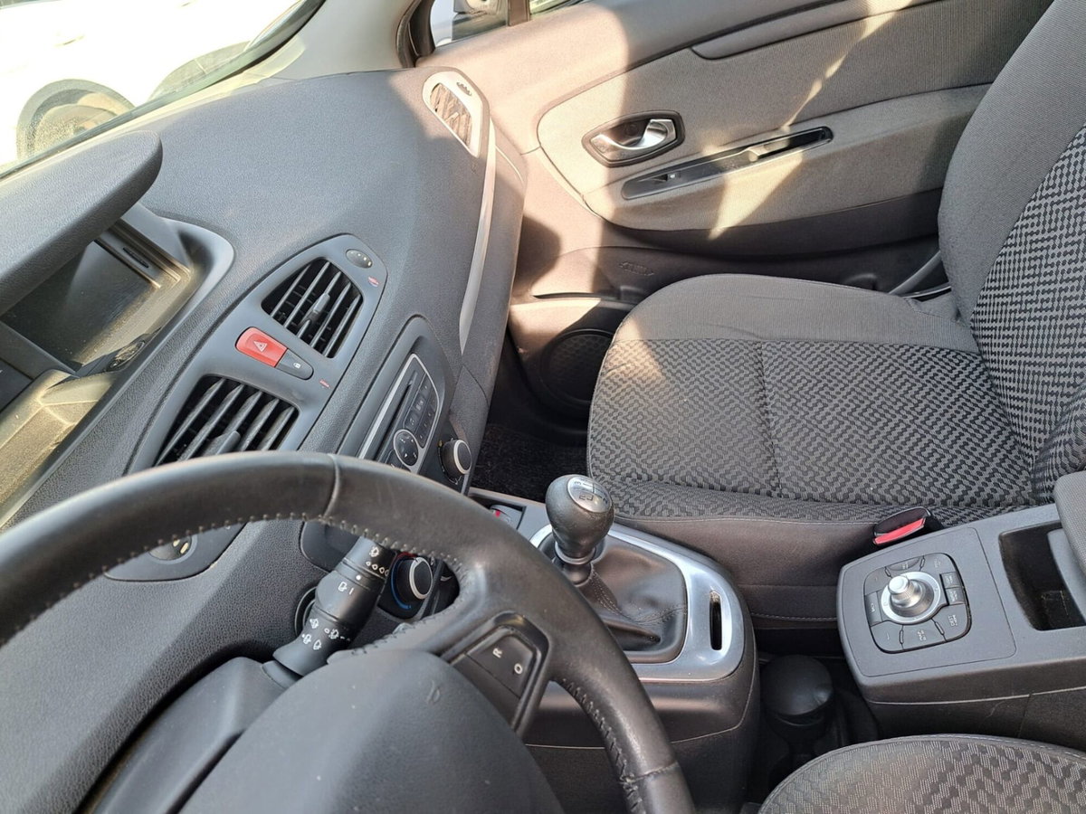 Renault Scenic E-Tech Electric 1.6 Attractive (12)