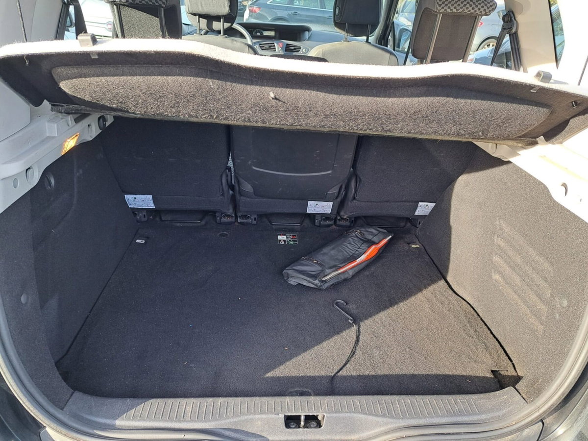 Renault Scenic E-Tech Electric 1.6 Attractive (8)