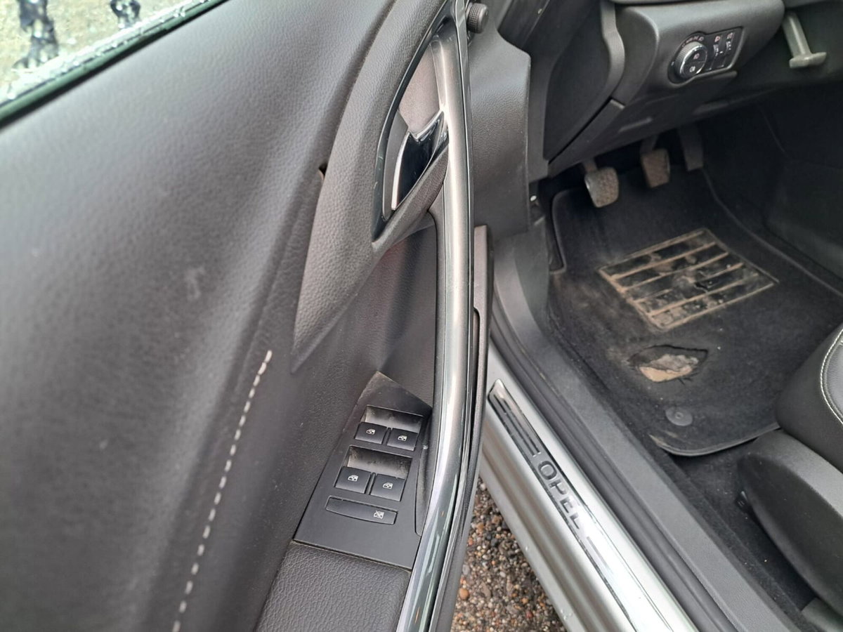 Opel Astra 1.7 CDTI 130CV 5 porte Cosmo (17)