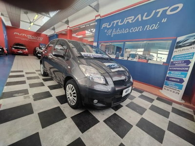 Toyota Yaris 1.0 5 porte Sol usata