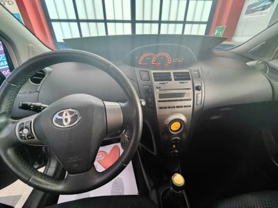 Toyota Yaris 1.0 5 porte Sol (10)