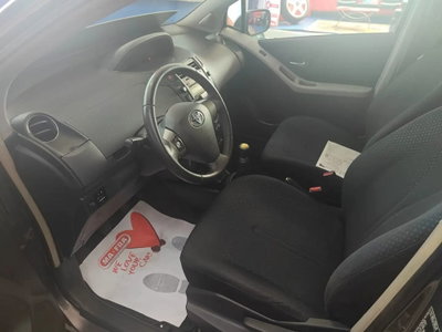 Toyota Yaris 1.0 5 porte Sol (11)