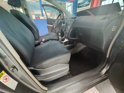 Toyota Yaris 1.0 5 porte Sol (12)