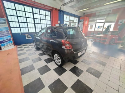 Toyota Yaris 1.0 5 porte Sol (5)