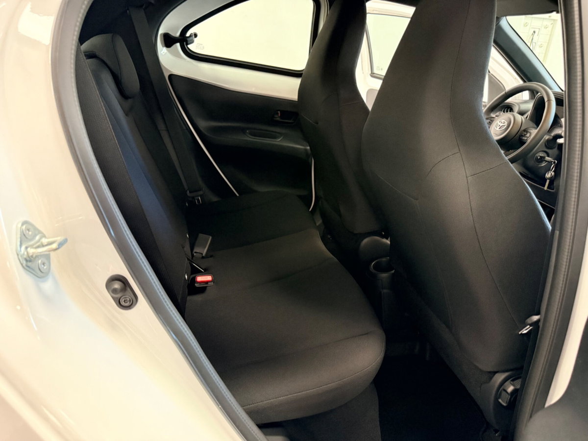Toyota Aygo X 1.0 VVT-i 72 CV 5 porte Limited Air (10)