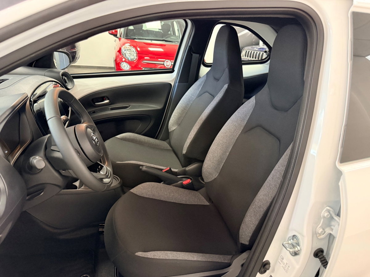 Toyota Aygo X 1.0 VVT-i 72 CV 5 porte Limited Air (7)