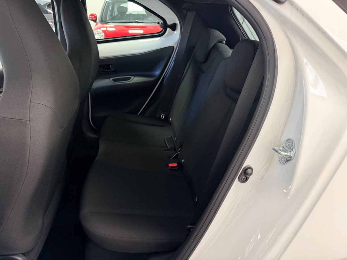Toyota Aygo X 1.0 VVT-i 72 CV 5 porte Limited Air (8)