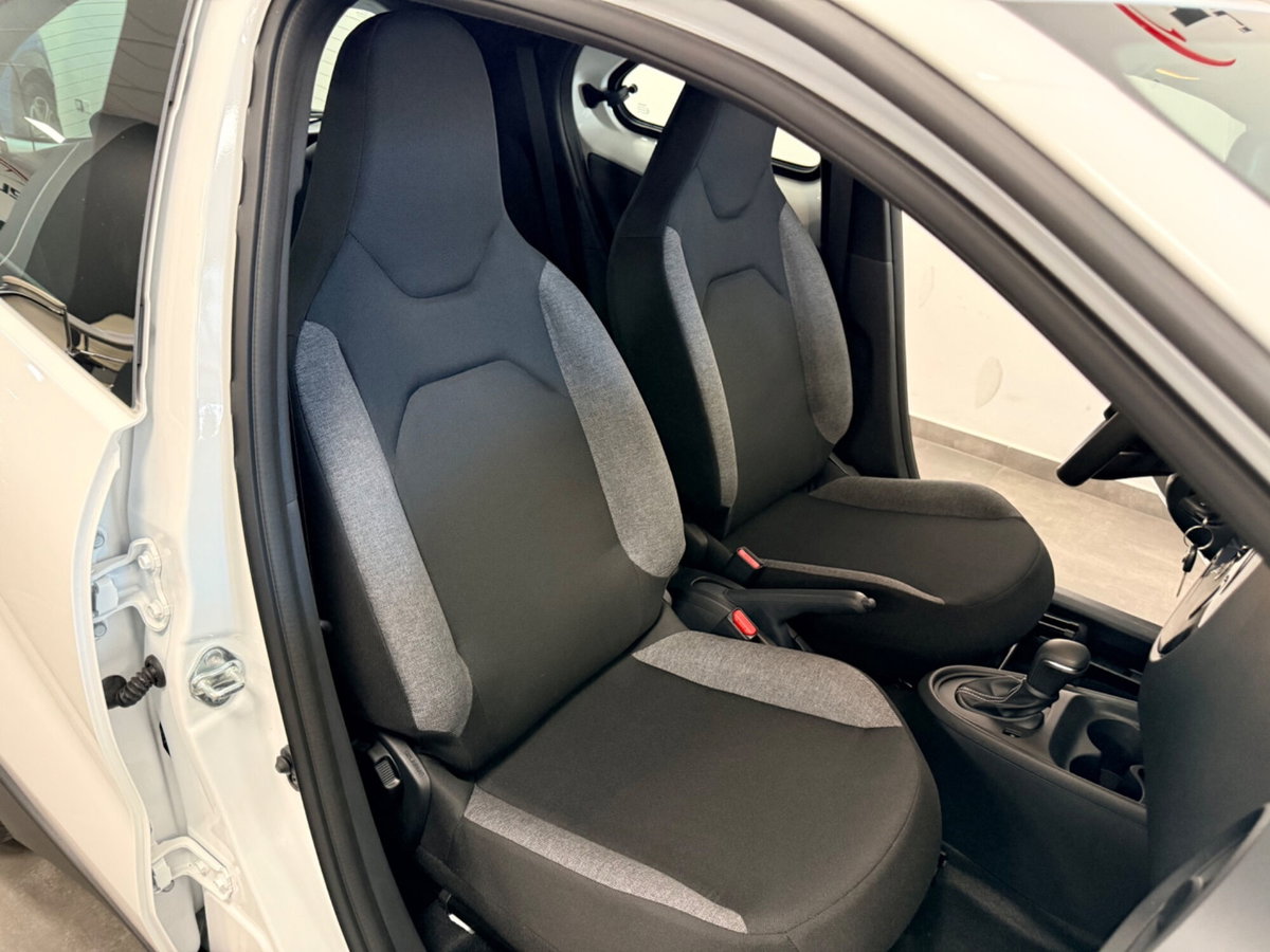 Toyota Aygo X 1.0 VVT-i 72 CV 5 porte Limited Air (9)