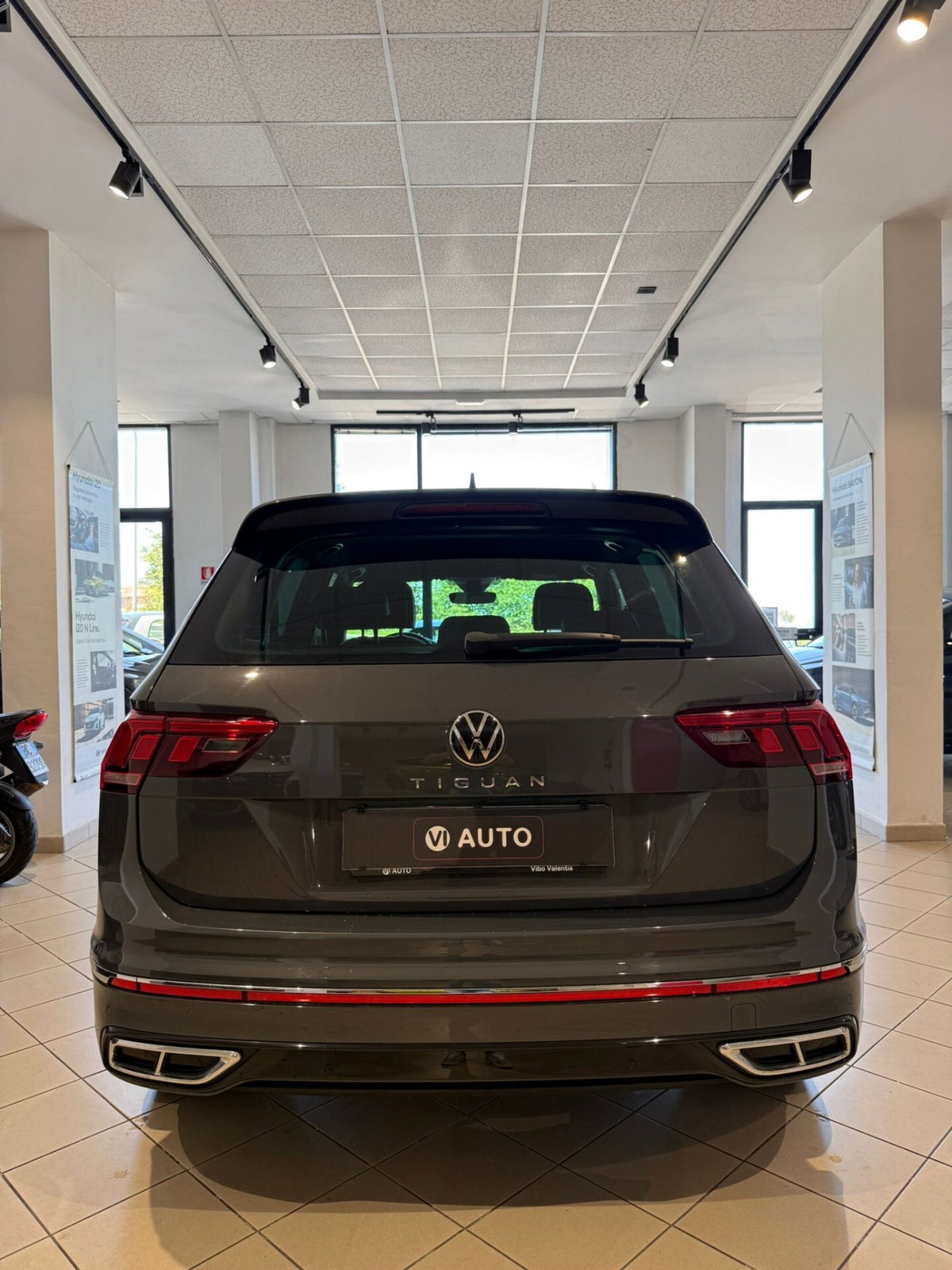 Volkswagen Tiguan 2.0 TDI 150 CV SCR DSG 4MOTION R-Line (4)