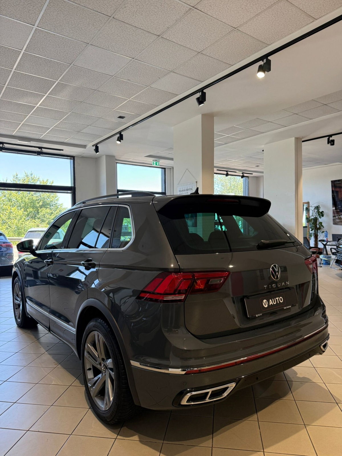 Volkswagen Tiguan 2.0 TDI 150 CV SCR DSG 4MOTION R-Line (6)