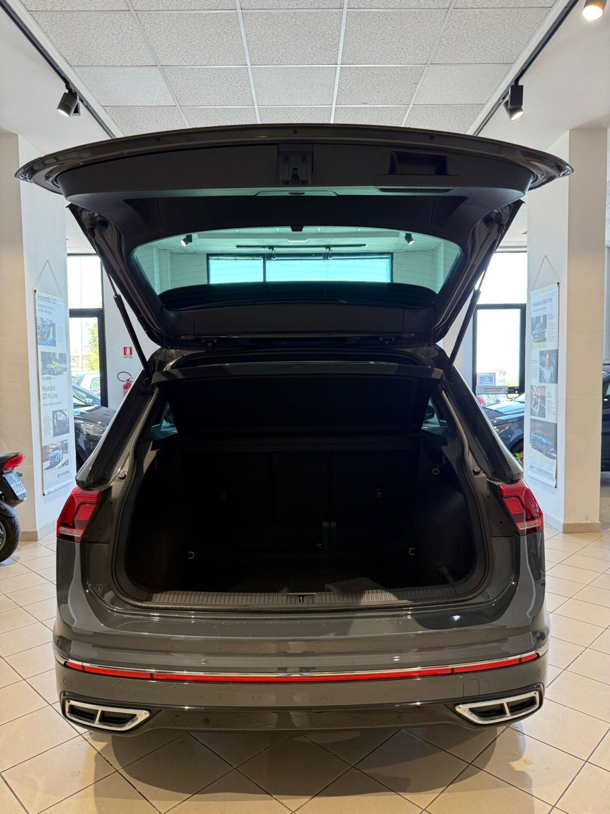 Volkswagen Tiguan 2.0 TDI 150 CV SCR DSG 4MOTION R-Line (7)