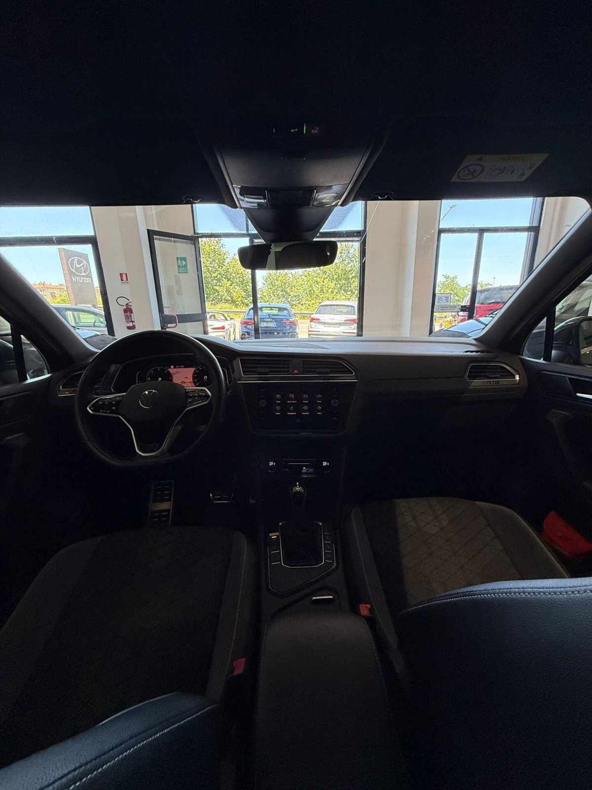 Volkswagen Tiguan 2.0 TDI 150 CV SCR DSG 4MOTION R-Line (8)