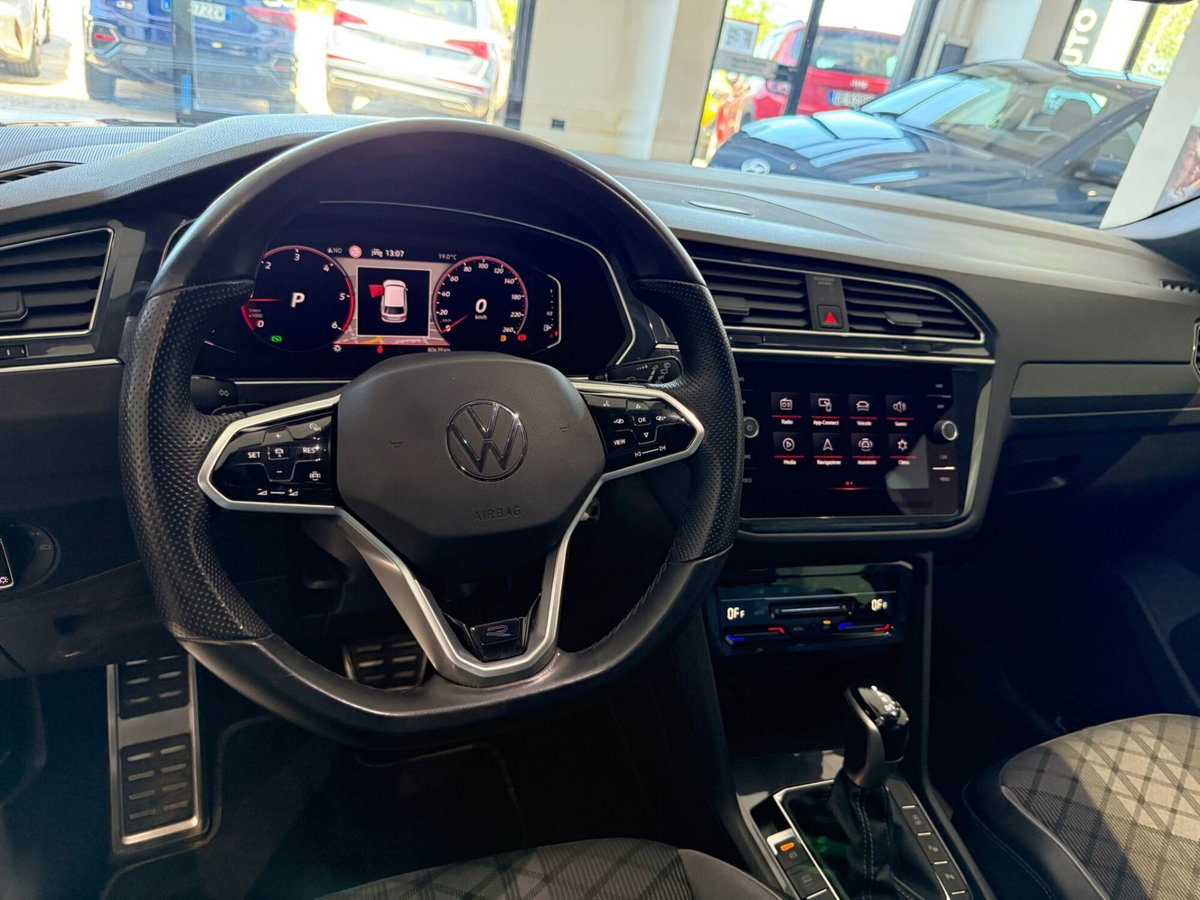 Volkswagen Tiguan 2.0 TDI 150 CV SCR DSG 4MOTION R-Line (9)