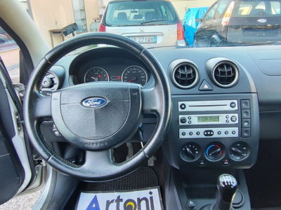 Ford Fiesta 1.2 16V 5p. Zetec (11)