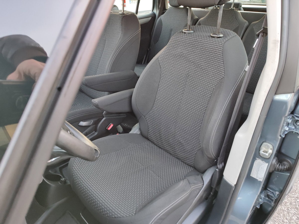 Citroen Grand C4 Picasso 1.6 VTi 120 Attraction (13)