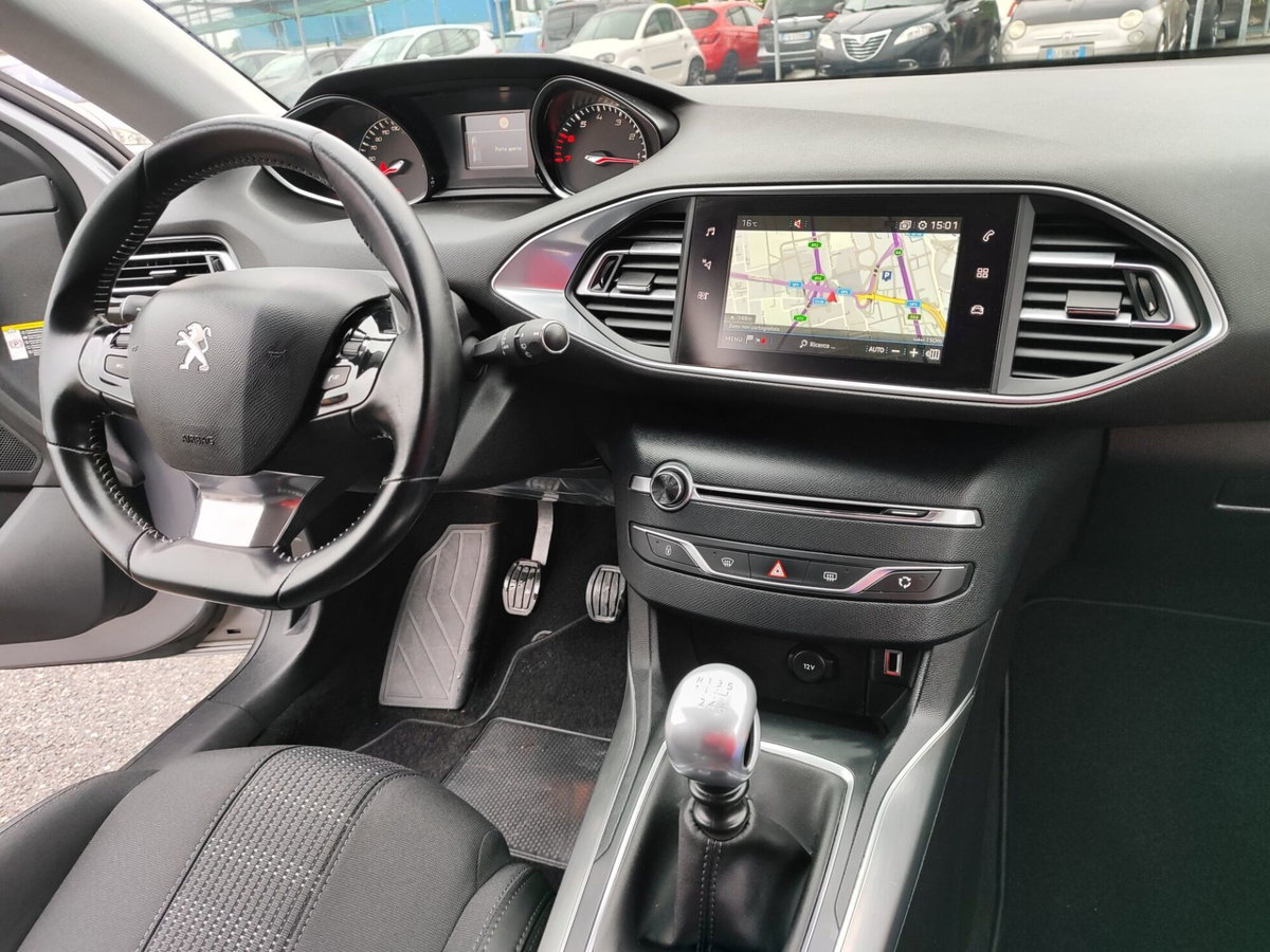Peugeot 308 SW PureTech Turbo 130 S&S EAT8 Allure Pack (14)
