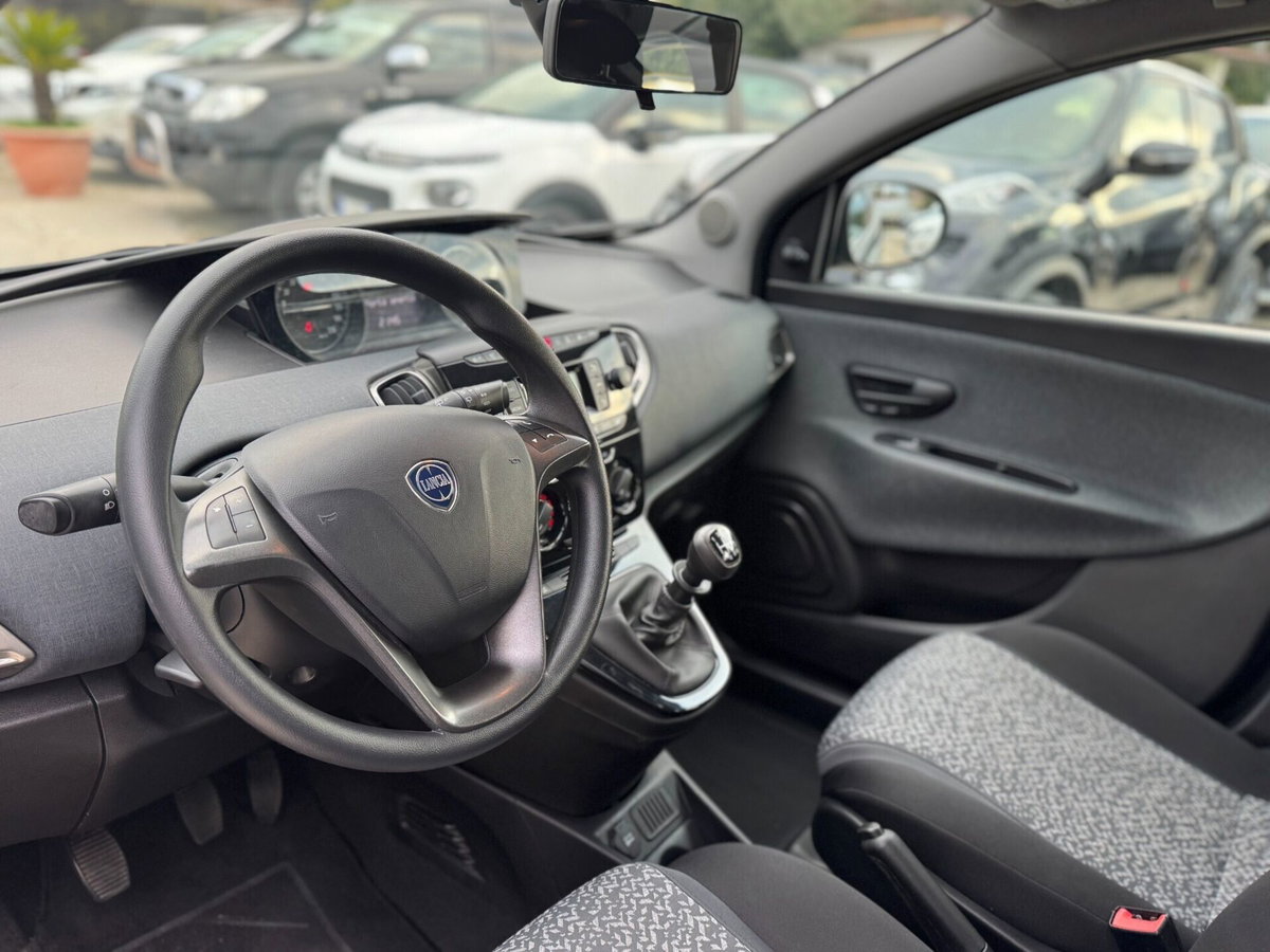 Lancia Ypsilon 1.0 FireFly 5 porte S&S Hybrid Ecochic Silver (10)