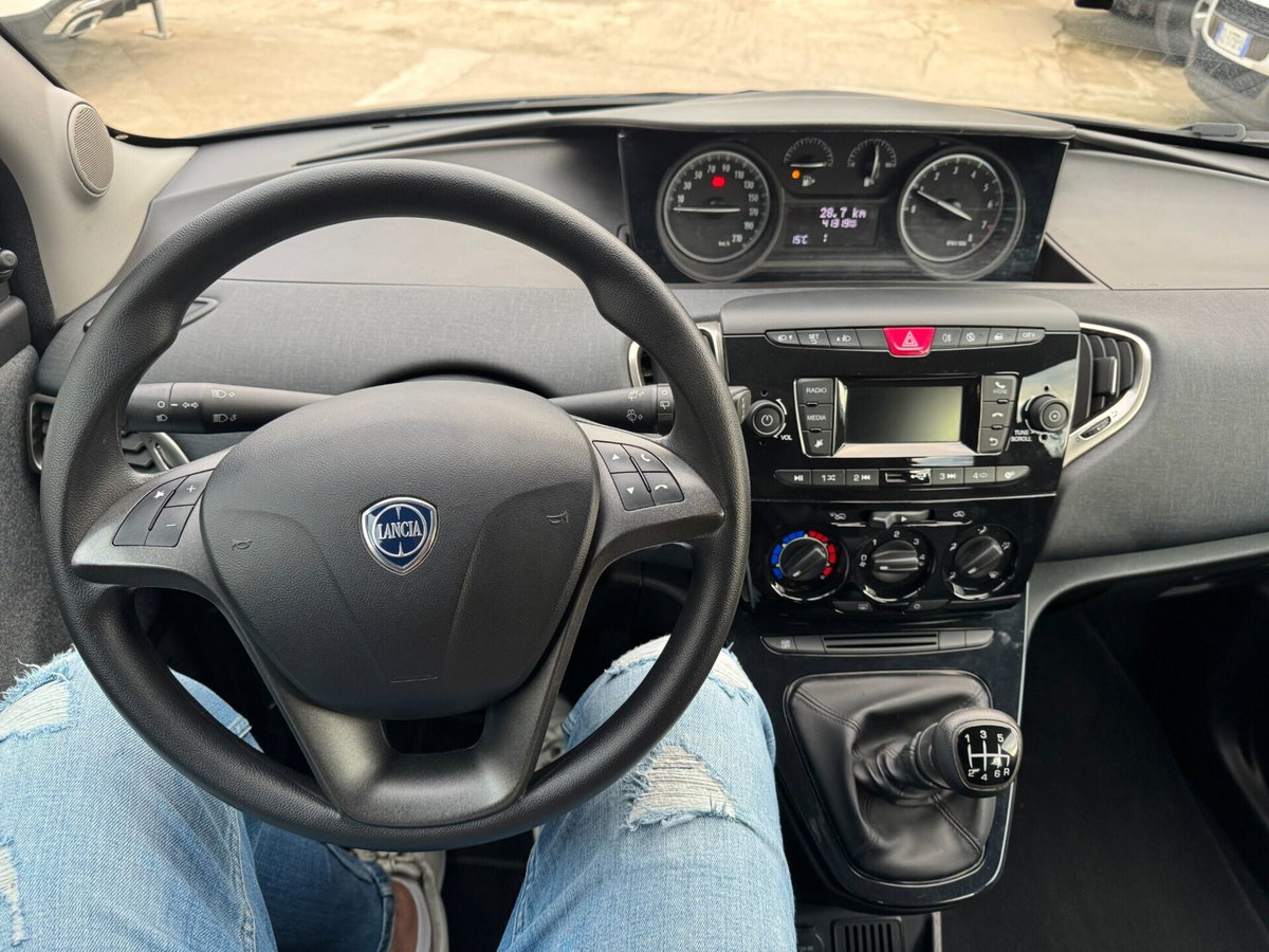 Lancia Ypsilon 1.0 FireFly 5 porte S&S Hybrid Ecochic Silver (13)